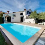度假居 Mit Pool- Grosser Garten By Interhome