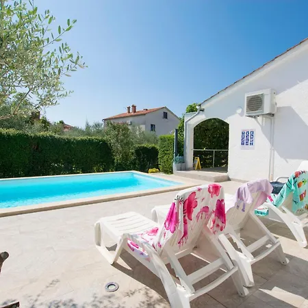 Vakantiehuis Mit Pool- Grosser Garten By Interhome Poreč