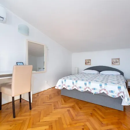 Mit Pool- Grosser Garten By Interhome Poreč