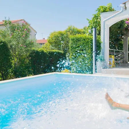 Mit Pool- Grosser Garten By Interhome Vakantiehuis