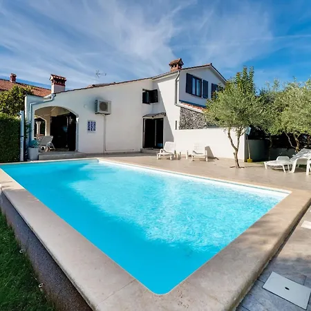 Casa vacanze Mit Pool- Grosser Garten By Interhome