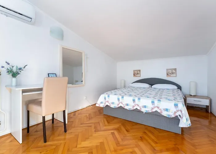 Mit Pool- Grosser Garten By Interhome Poreč