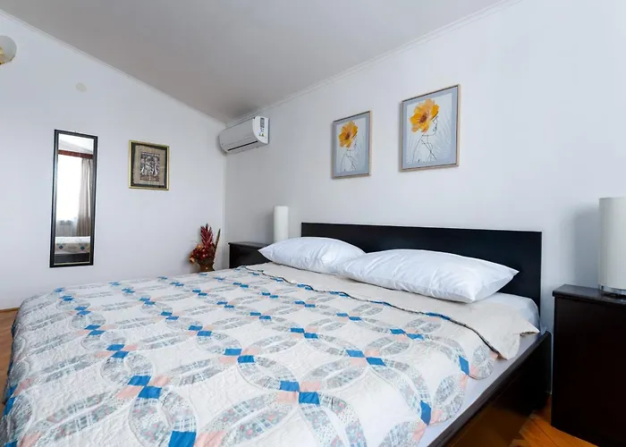 Mit Pool- Grosser Garten By Interhome *