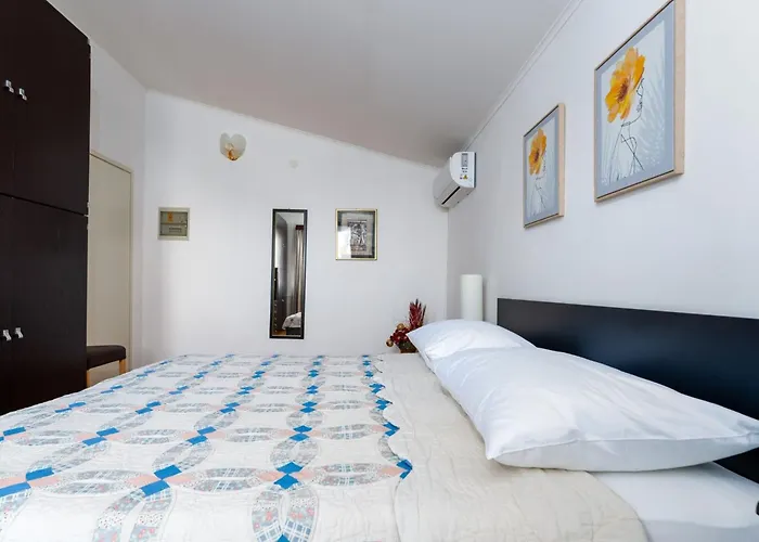 Mit Pool- Grosser Garten By Interhome Ferienhaus Poreč