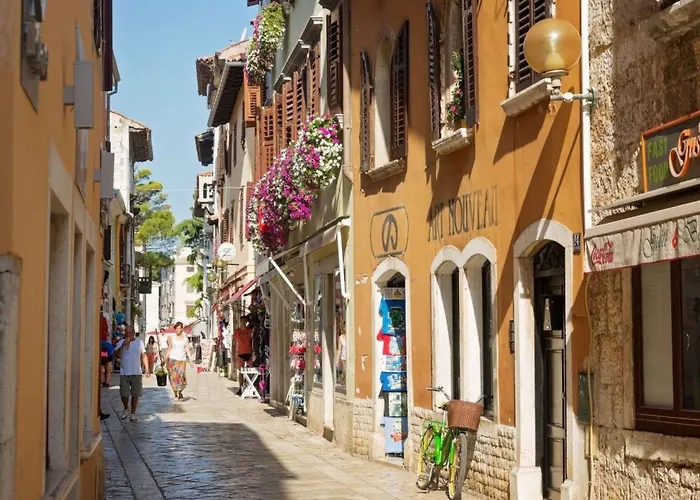 Mit Pool- Grosser Garten By Interhome